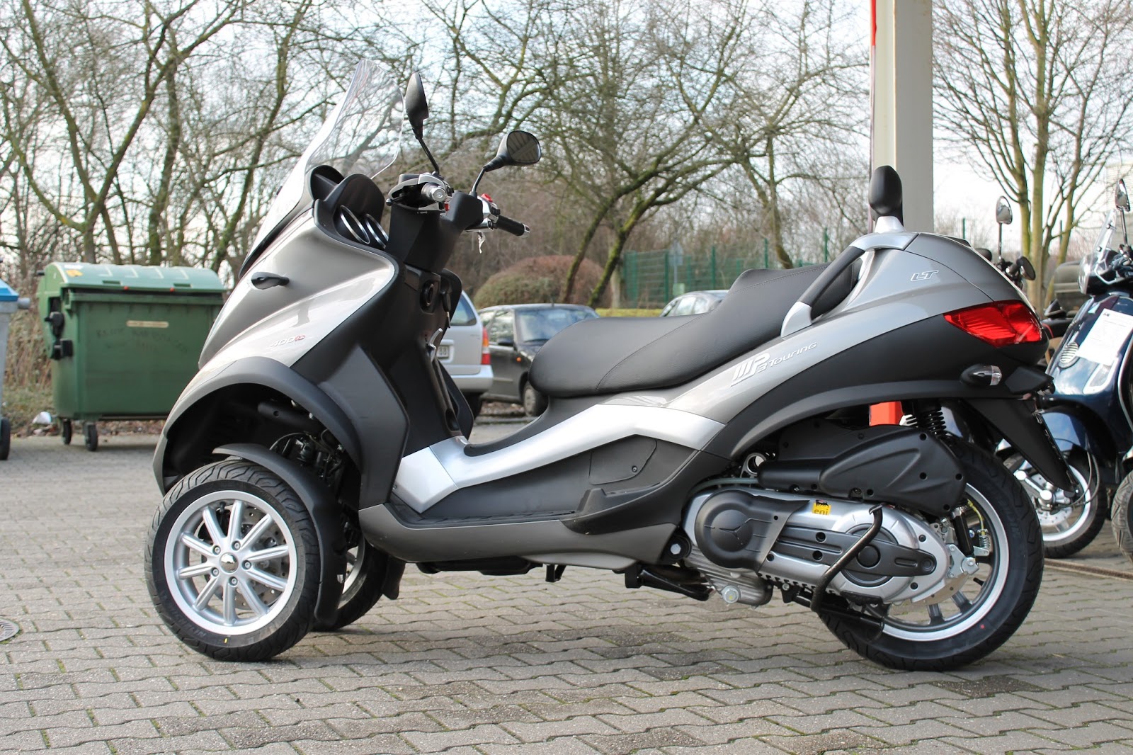 Piaggio Mp3 400 Lt Mit Pkw Führerschein Cycle Shop Blog: Piaggio MP3 400 LT Touring silber in Köln Porz