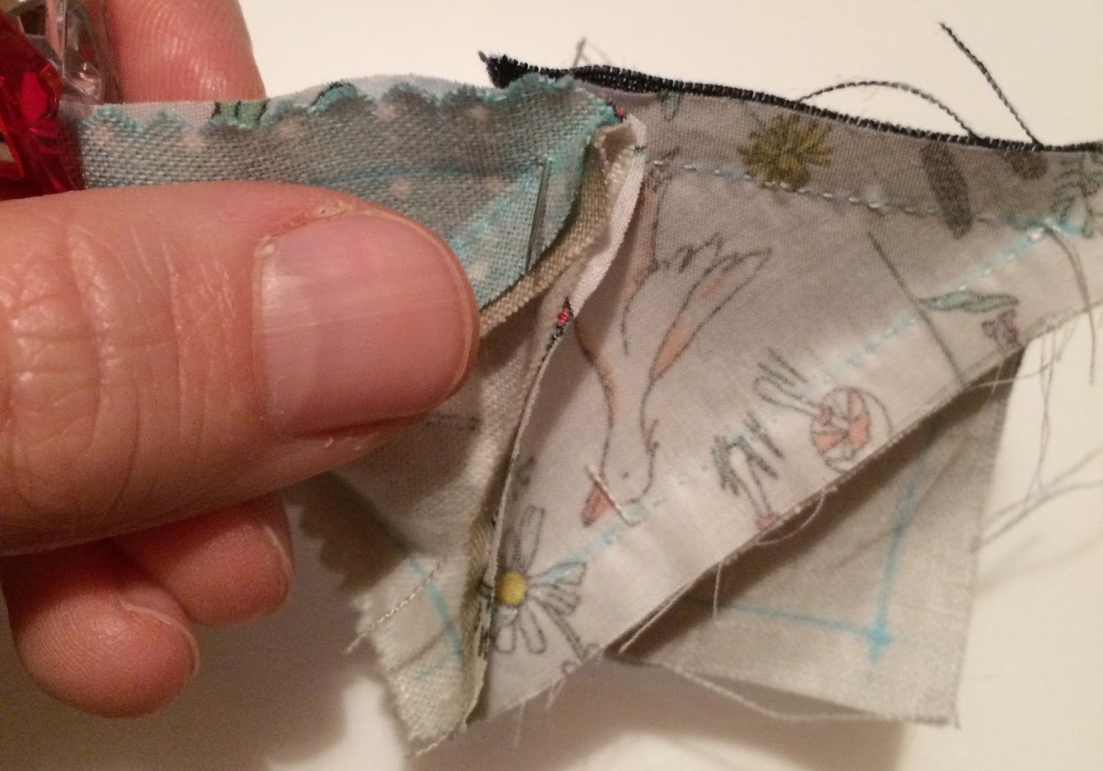 hand piecing a quilt / CHARM ABOUT YOU