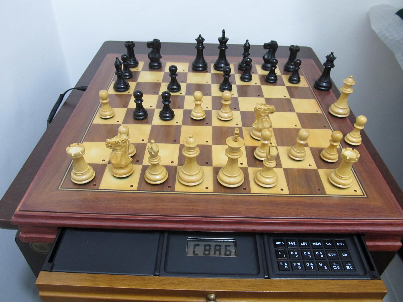 Tabuleiro de xadrez eletronico - DGT Bluetooth Rosewood + peças DGT Ebony