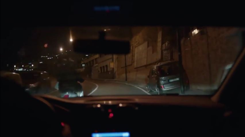Modello Dacia pubblicità Sandero, con Genny Savastano al volante con Foto - Testimonial Spot Pubblicitario Dacia 2017