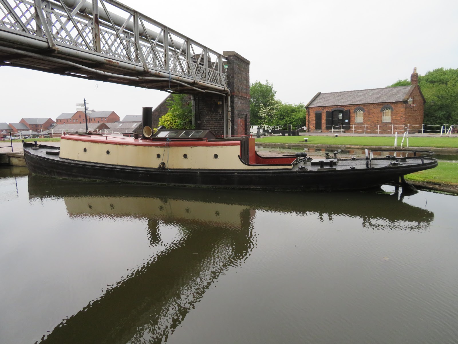 NB Holderness Boats galore.