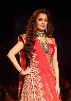 Dia Mirza walks on ramp for Shyamal and Bhumika at the LFW W/F 2013