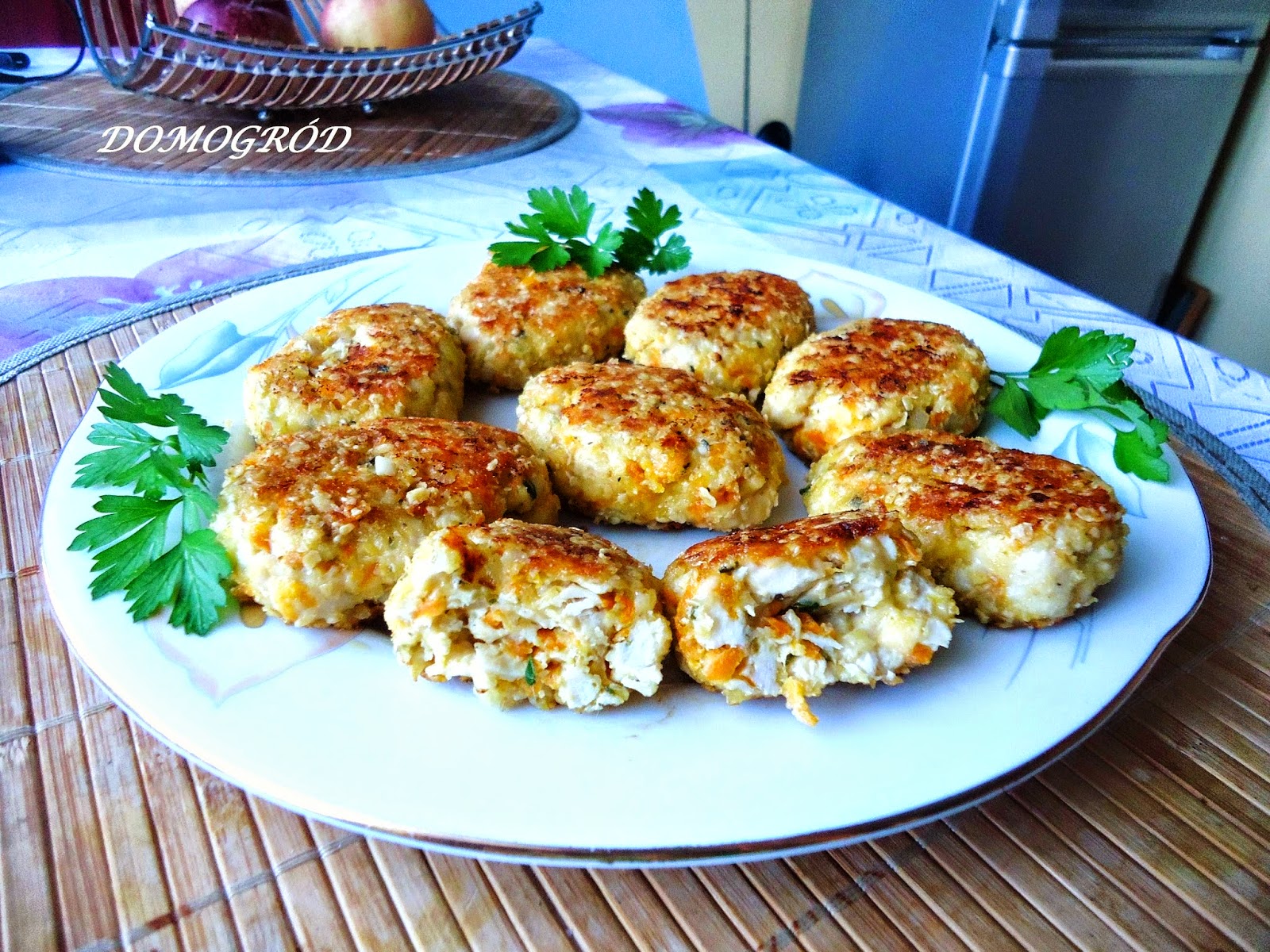 куриные котлеты с сыром и зеленью. зразы картофельные. котлеты по королевски. картофельные котлеты. биточки куриные с морковью.