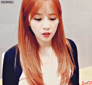 에이핑크의 비주얼이자, 섹시담당 박초롱 오늘자 브이앱.gif | 인스티즈