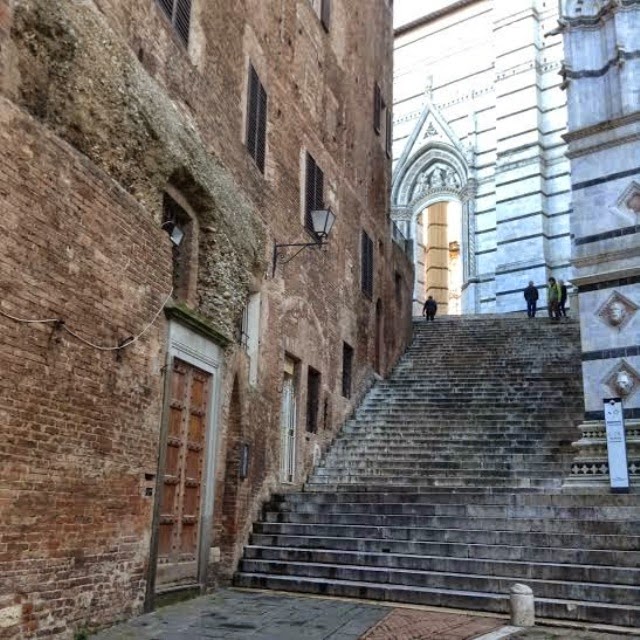 Siena: Piazza San Giovanni