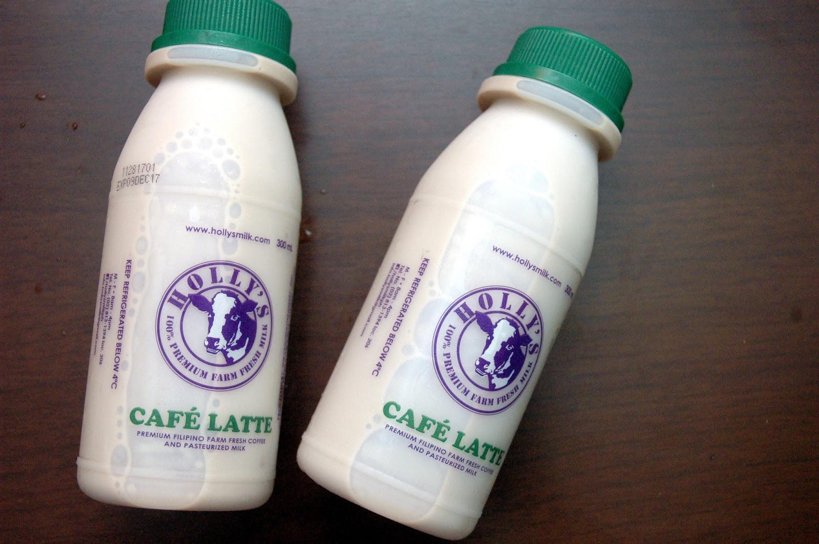 DUDE FOR FOOD Holly's Cafe Latte Coffee with FarmFresh Goodness in a