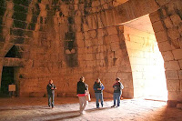 Внутри подземного купола гробницы Агамемнона - сокровищницы Атрея