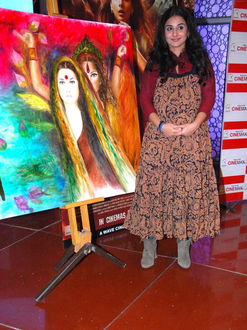vidya balan at kahaani painting launch