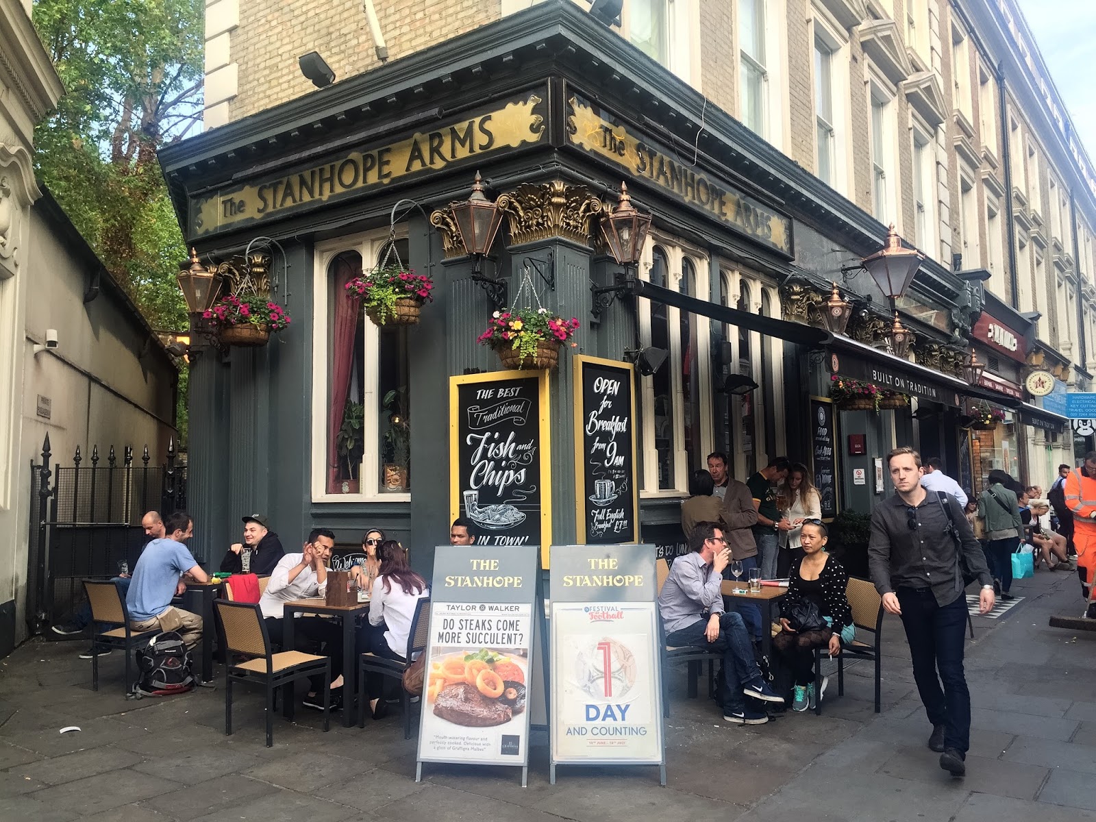 traditional english pub
