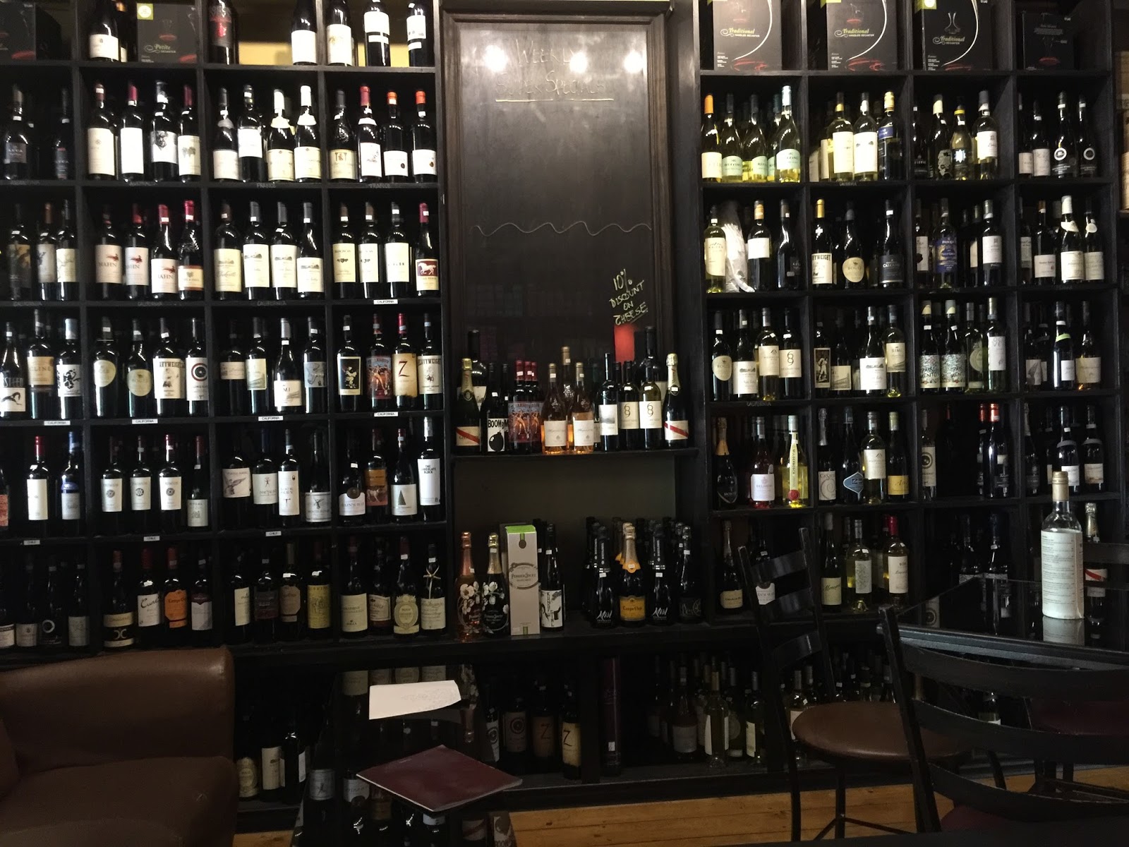 Wine Mise en abyme Uncorked, an international wine bar in the heart