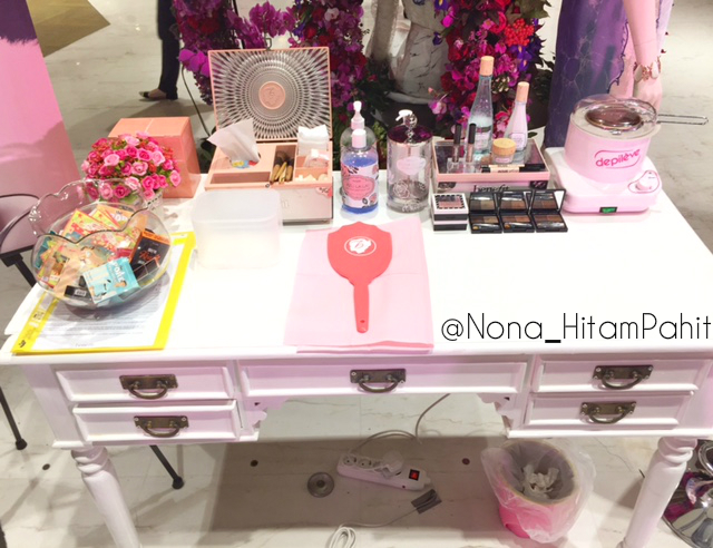 Benefit-brow-wax-tools