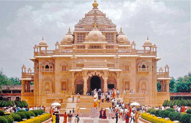 Close up imge of ornate Akshardham Temple in Gandhinagar