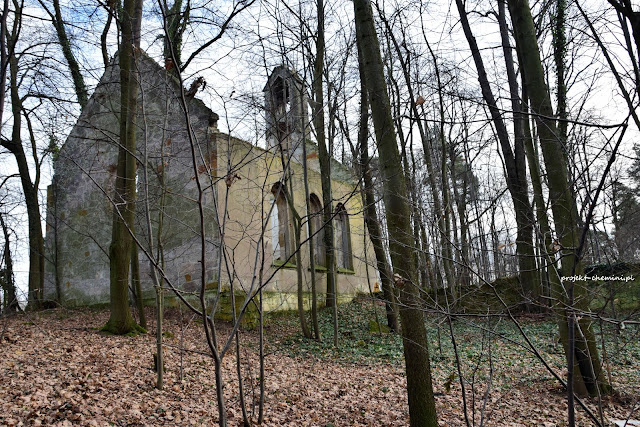 Cmentarz i ruina kaplicy we wsi Gaszów