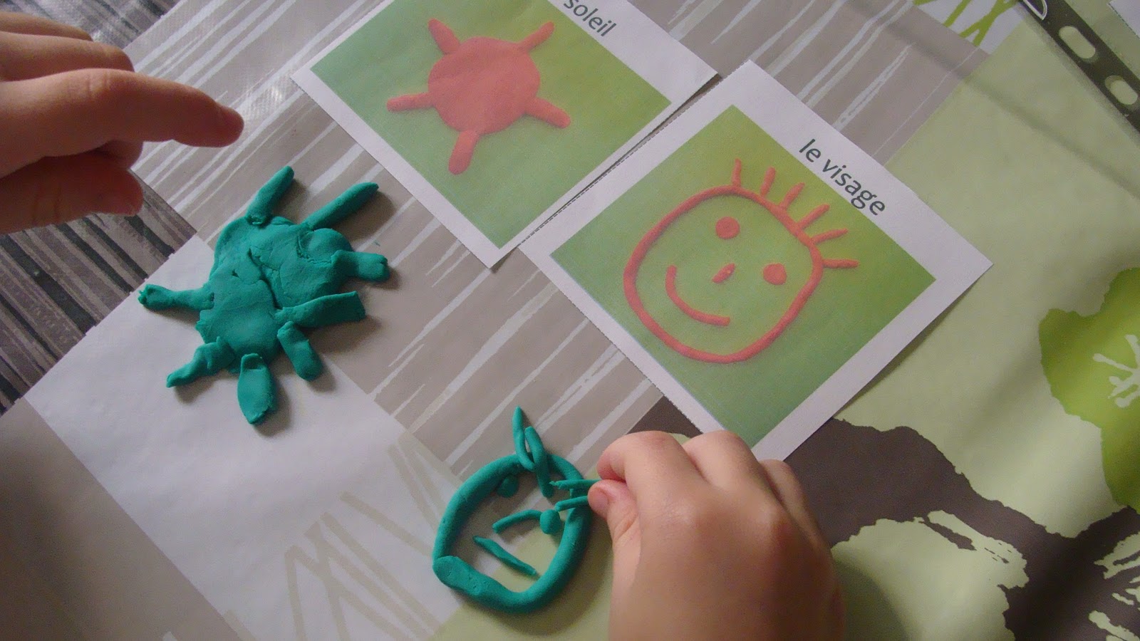 La maternelle à la maison: apprendre les formes en pate à modeler