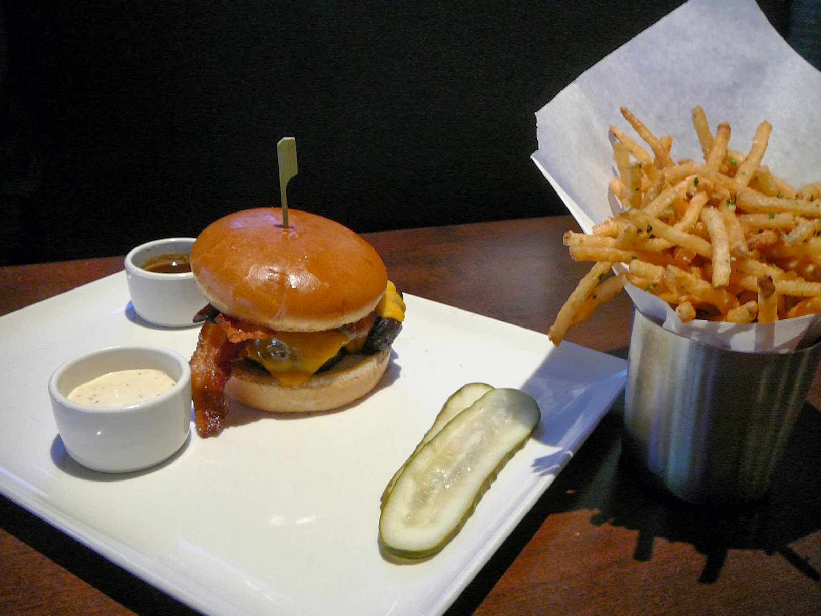 Bill Cianci's (Mostly) Burger Reviews Yard House, West Nyack, NY