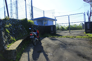 Pintu Gerbang Gedung Repeater Jateng di Gunung Telomoyo