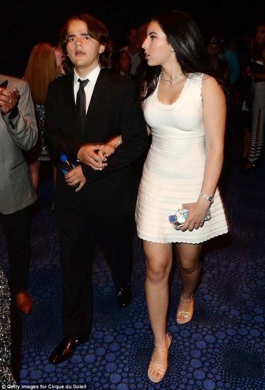 Blanket Jackson Forever Prince y Katherine en el debut del espectáculo