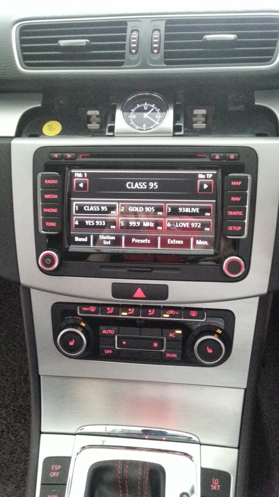 CBX RNS510 & Accessories Analogue Clock on 3C Passat