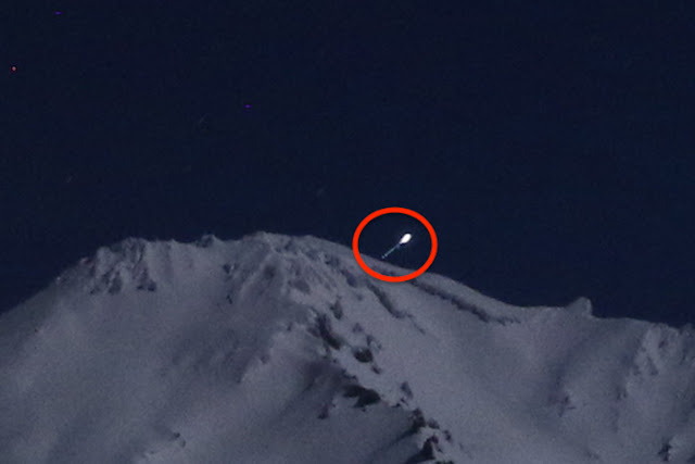 UFO News ~ UFO Leaving Mount Shasta At Night plus MORE Paranormal%252C%2BUFO%252C%2BUFOs%252C%2Bsighting%252C%2Bsightings%252C%2BMount%2Bshasta%252C%2Blights4