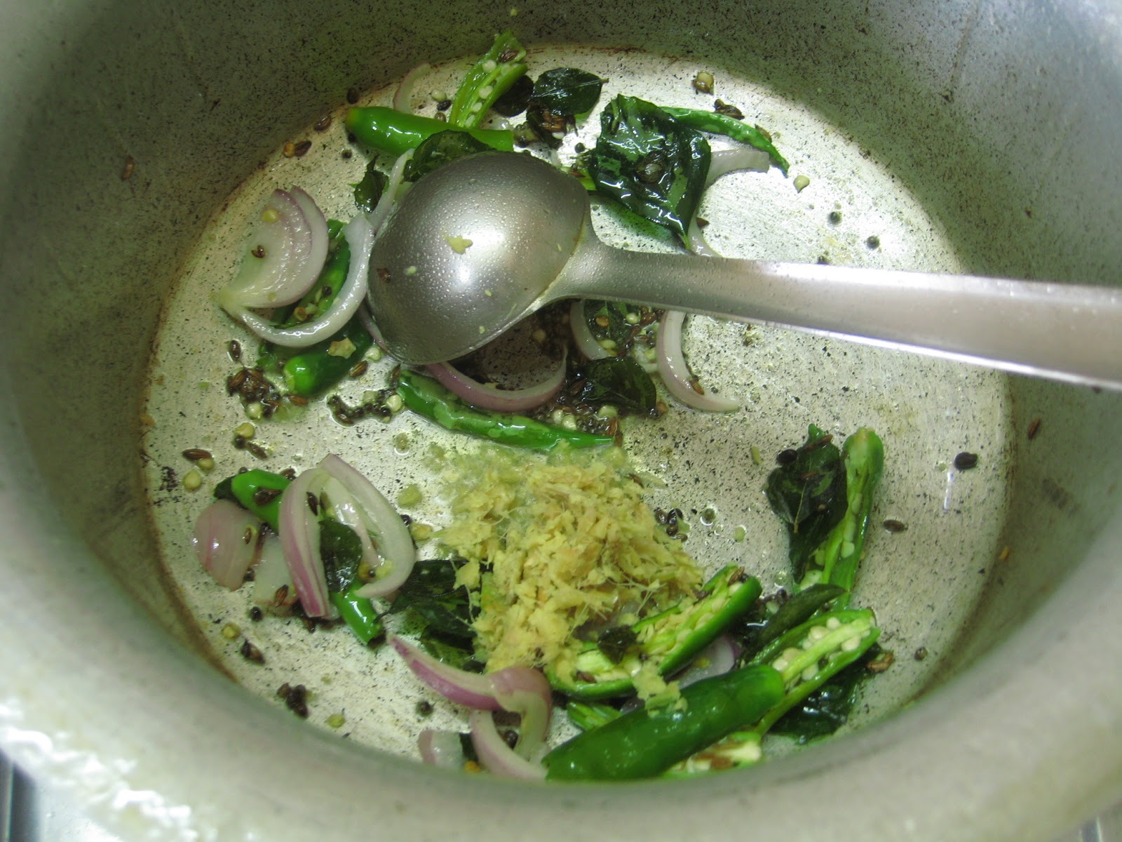 madhuri's kitchen Shallots Sambar / Small Onion Sambar / Sambar