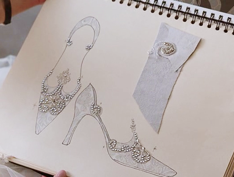 El diseño de los zapatos de novia de Denise en Postdata te amo - Cine de Escritor