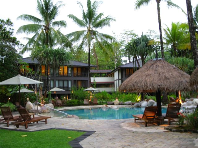 To Live With Passion: Rimba Papua Hotel By The Pool...