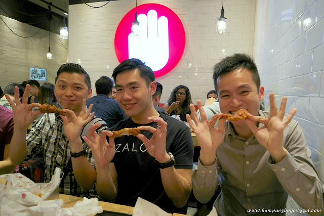 You should eat 4 Fingers Crispy Chicken by using 4 fingers haha