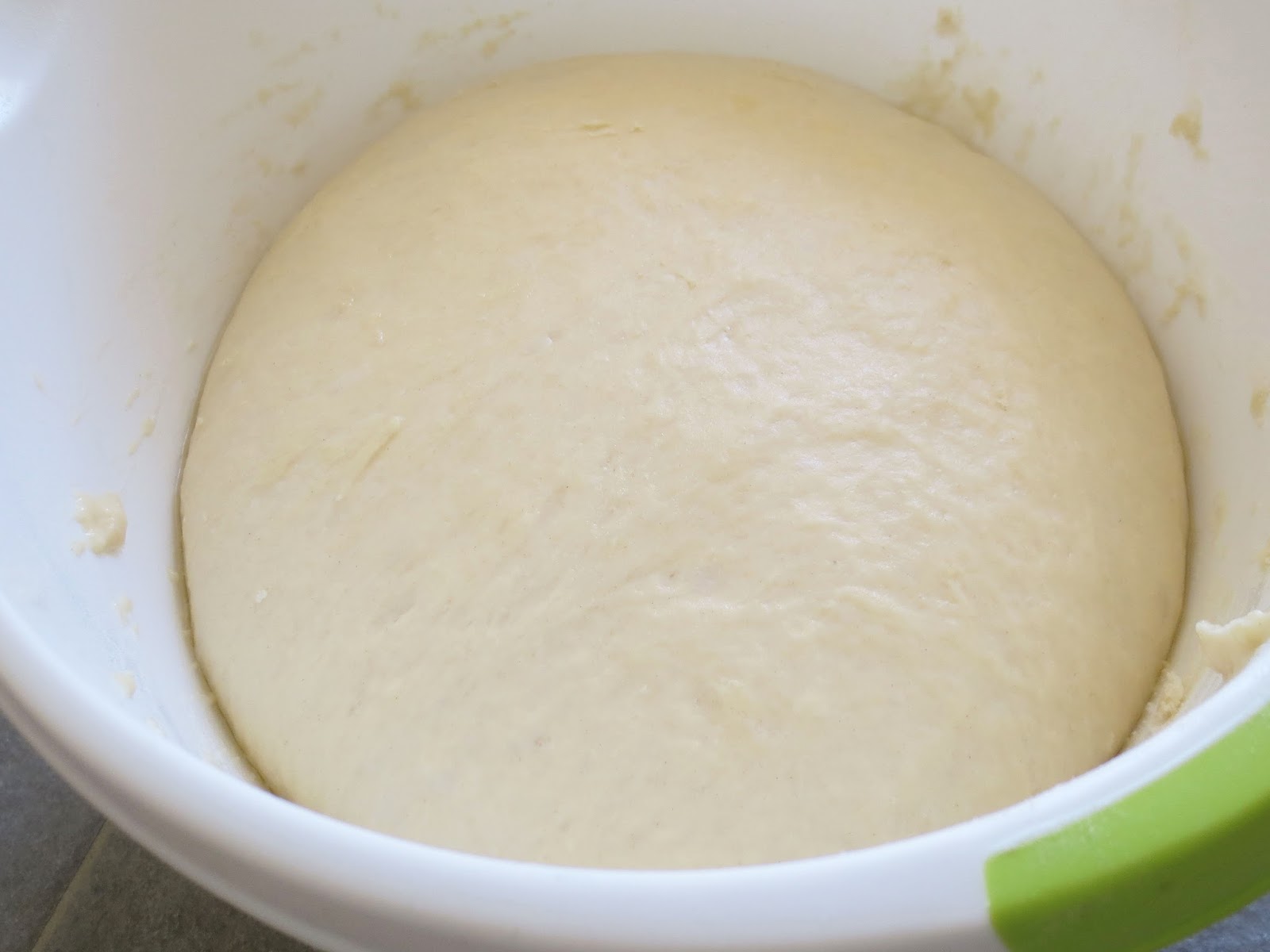 Рецепт без опары. Опара на тесто с мукой. Яблоки мука 80гр молоко 200мл. Зачем ставить морозилку тесто для яблочного пая.