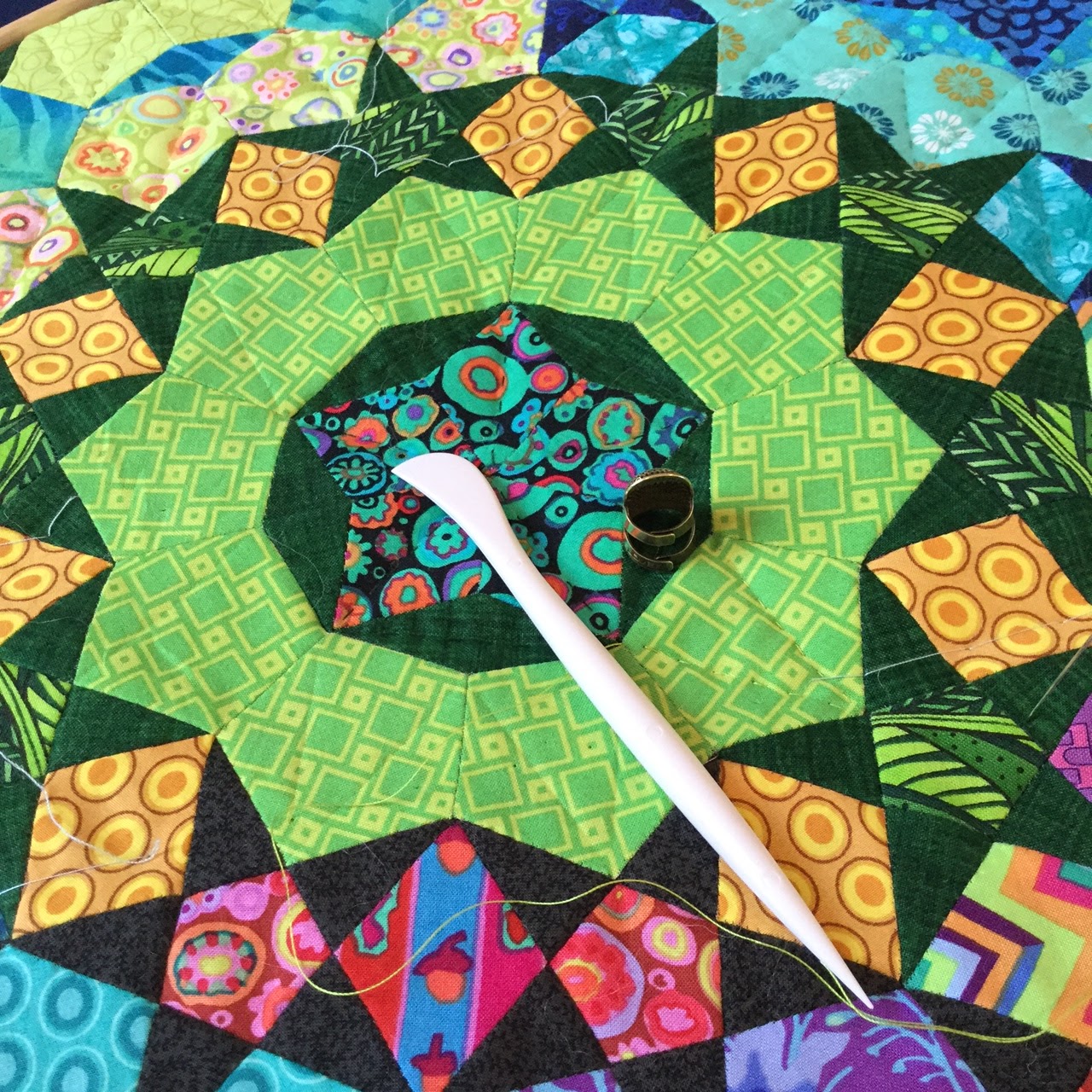Wendy's Quilts and More Hand quilting my la passacaglia quilt