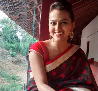 U Turn Movie Actress Shraddha Srinath Biography, Images And HD Wallpapers, Shraddha Srinath is a daughter of Indian Army Officer and mother is a teacher