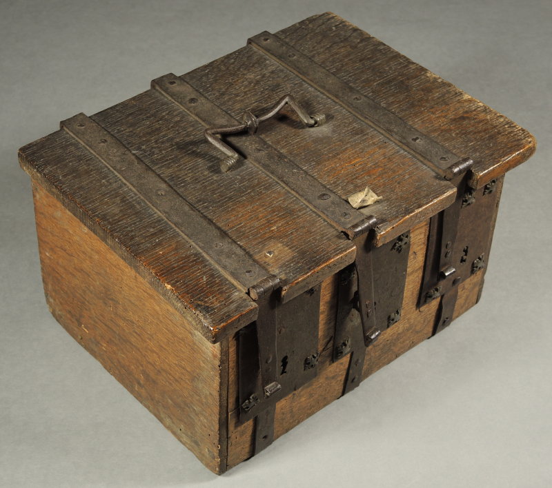 500 Years of Treasures from Oxford ThreeLock Chest