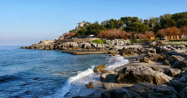 Większość plaż na&nbsp;Sycylii jest kamienistych