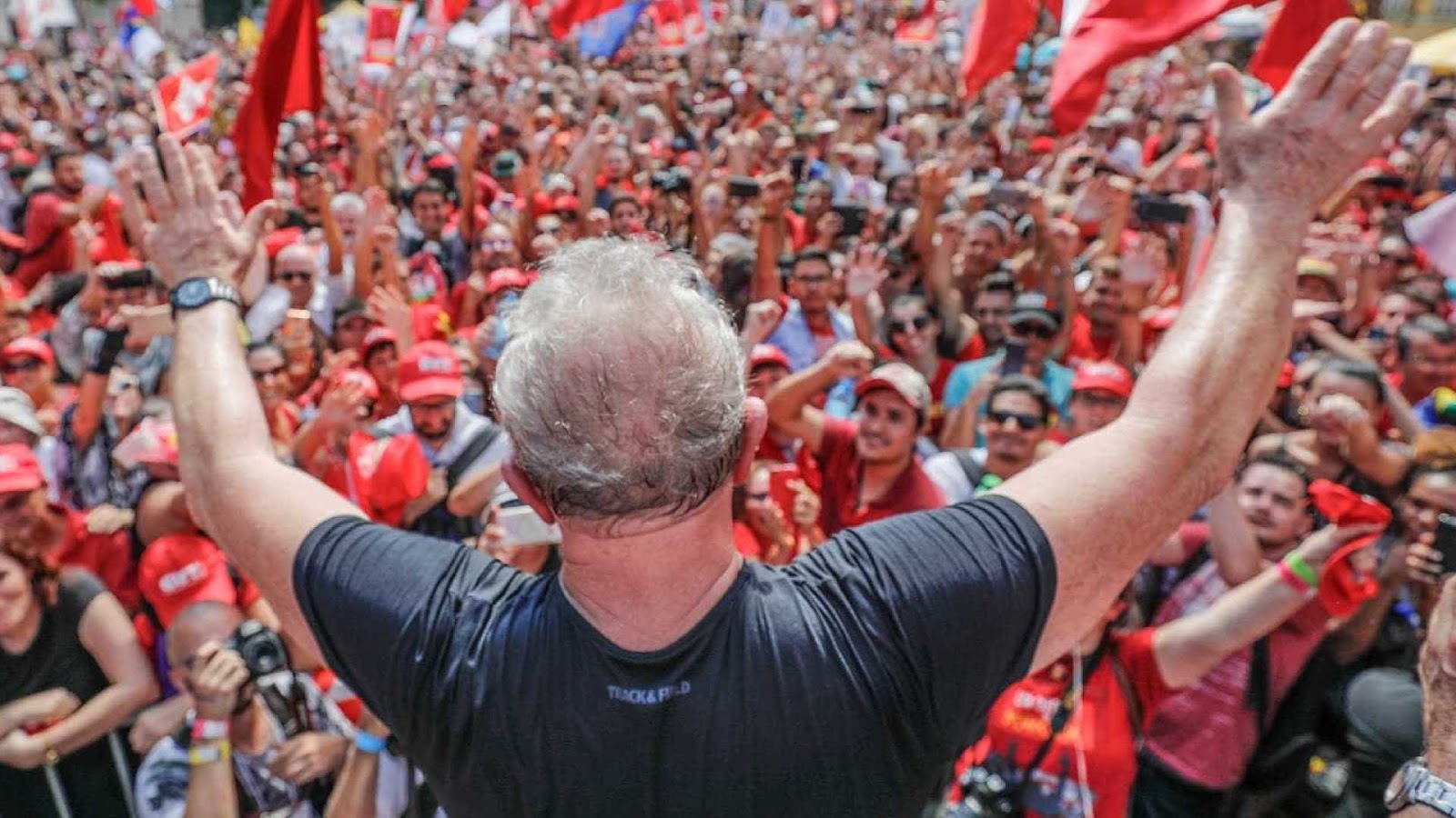Se Lula for candidato, intervenção será única alternativa, diz general
