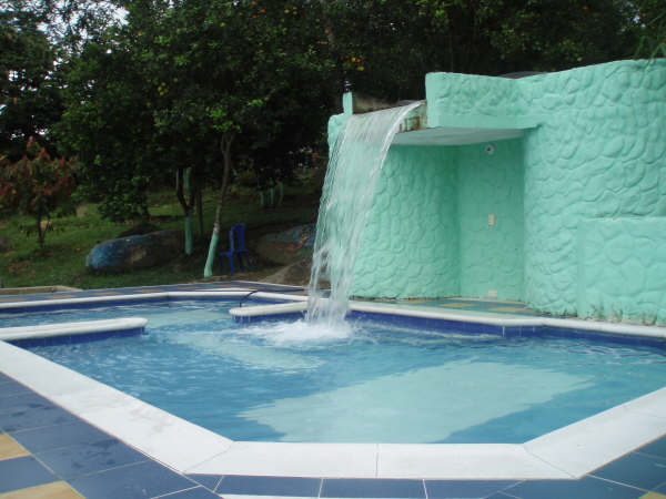 Piscinas y algo mas: Cascadas para piscinas