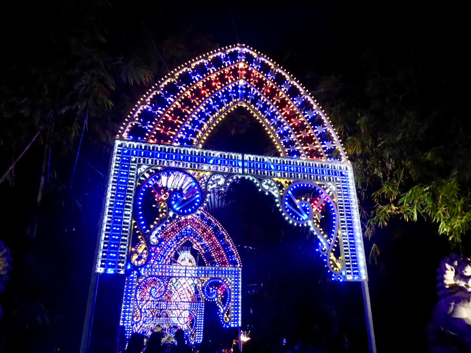 now there is another option at gardens by the bay i hope they continue to feature these beautiful italian light sculpture in the future now there is another option at gardens by the bay i hope they continue to feature these beautiful italian light sculpture in the future
