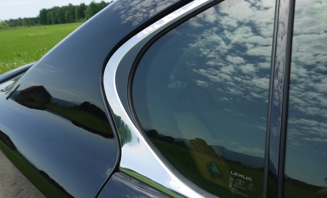 Lexus GS450h rear window kink
