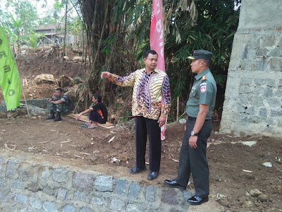 DANSATGAS TMMD REGULER KE 103 KODIM 0725/SRAGEN LETKOL KAV LULUK SETYANTO,M.P.M TINJAU LOKASI PEMBANGUNAN EMBUNG DANSATGAS TMMD REGULER KE 103 KODIM 0725/SRAGEN LETKOL KAV LULUK SETYANTO,M.P.M TINJAU LOKASI PEMBANGUNAN EMBUNG