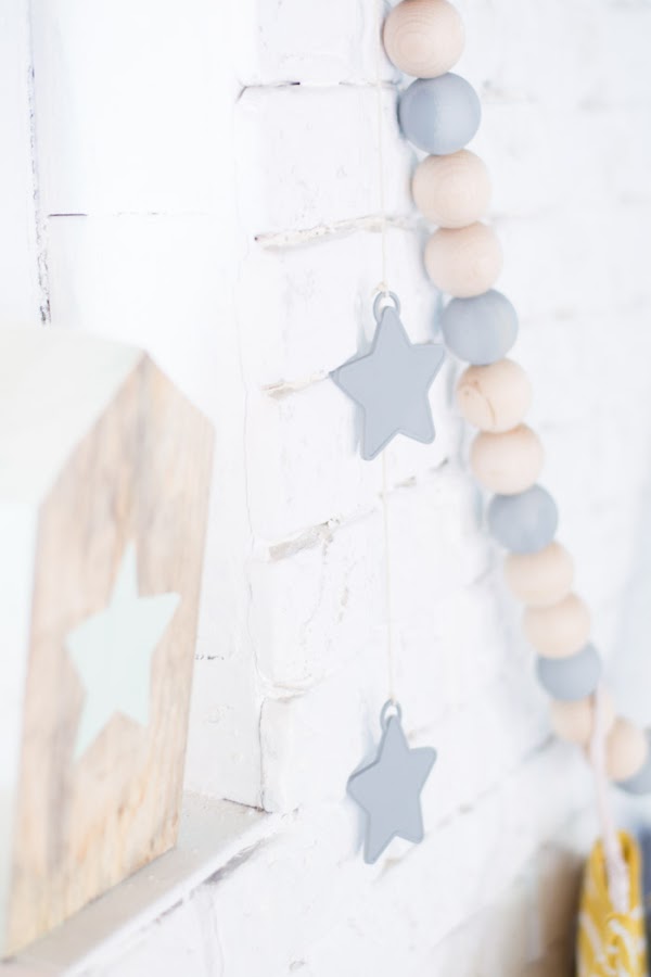 Perchero bolas madera infantil