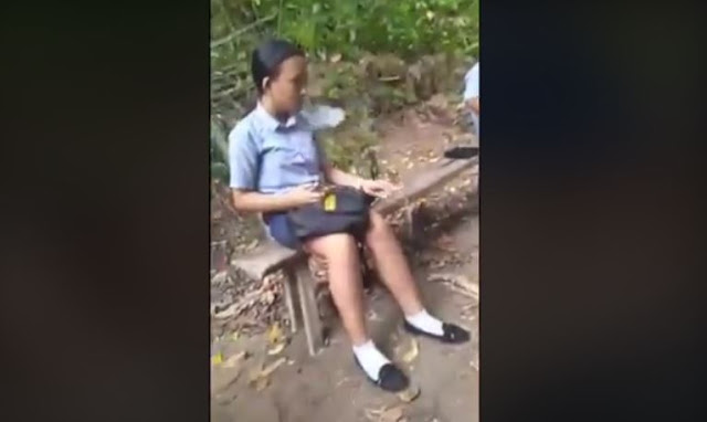 Masih Berseragam Lengkap, Anak SMP Ini Pesta Miras Sambil Merokok Didalam Hutan