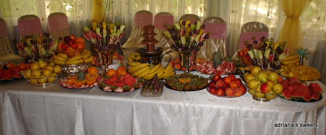 masa cu fructe si dulciuri