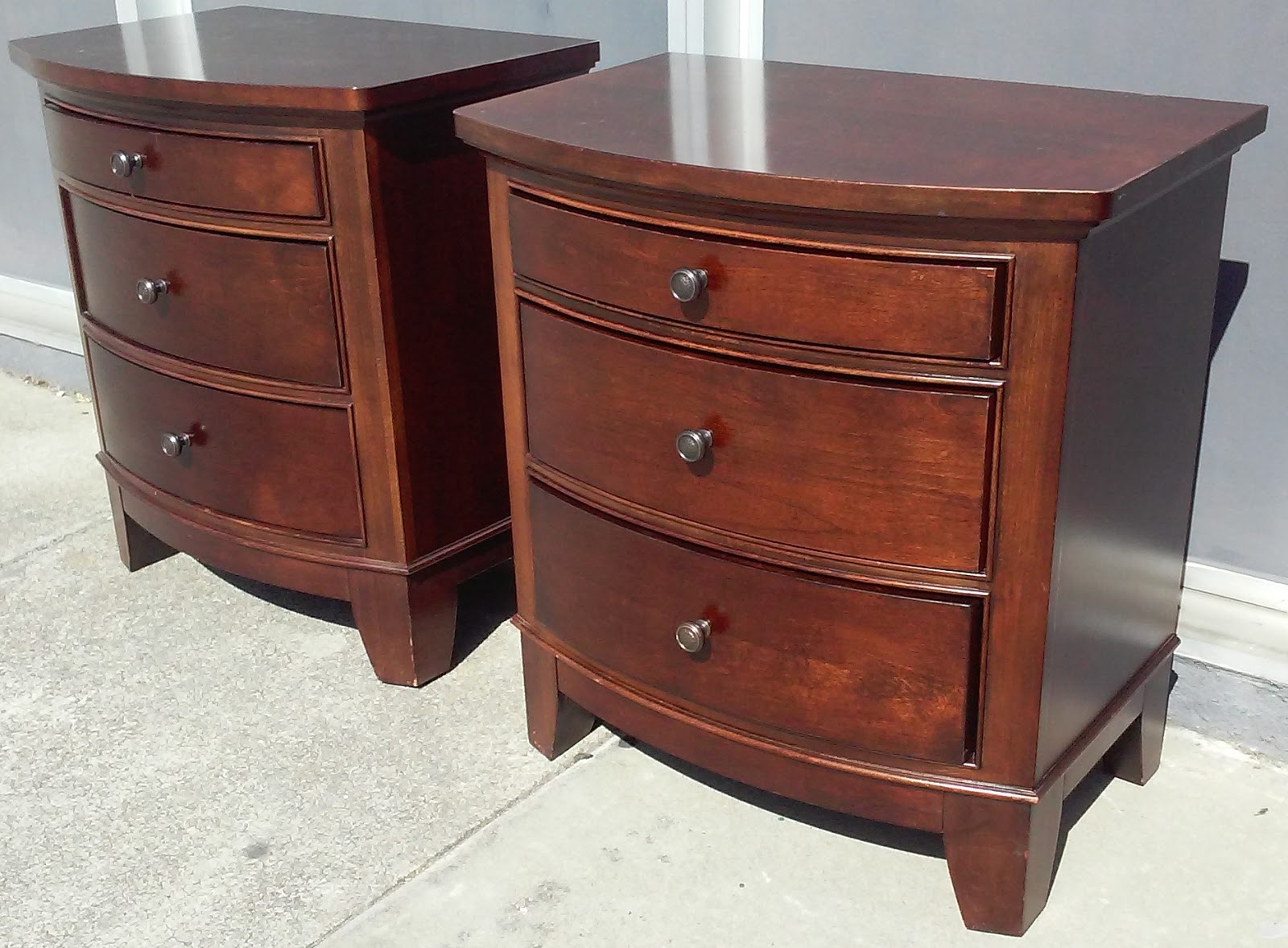 UHURU FURNITURE & COLLECTIBLES SOLD 15551 Samson 26" wide Modern