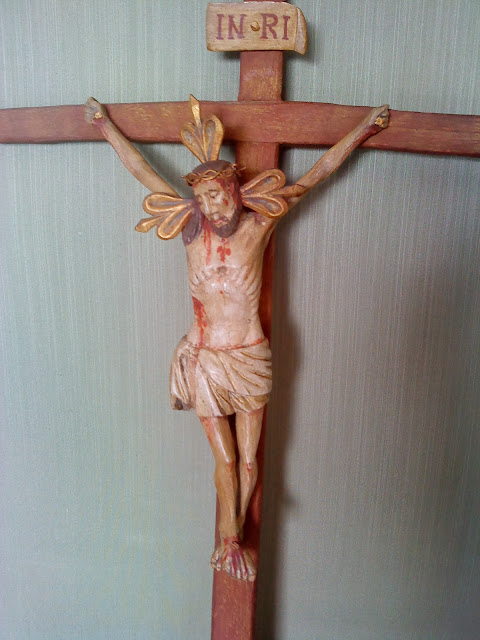 ARTÍCULOS RELIGIOSOS Y ANTIGÜEDADES LOW COST: ANTIGUO CRUCIFIJO TALLADO