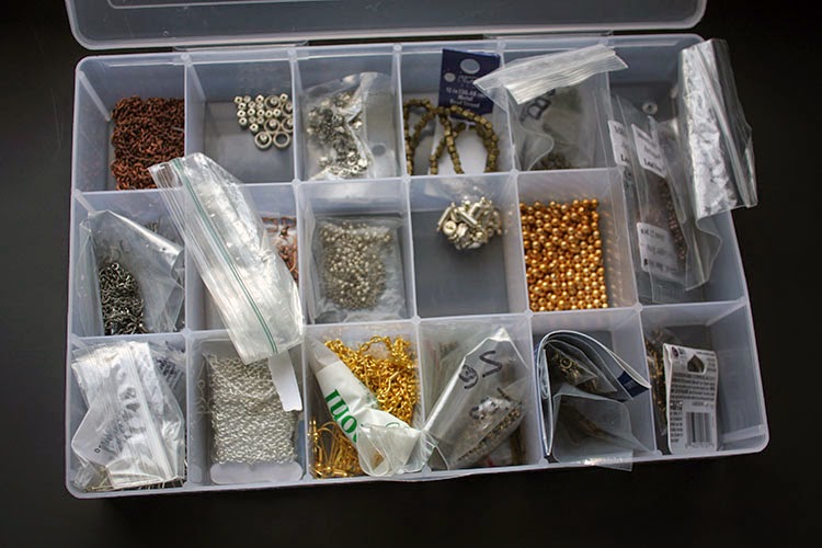 CraftyHope Packing beads for travel/vacation (my method)