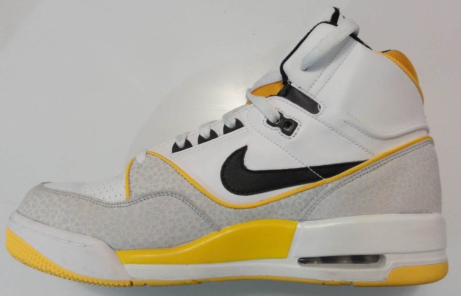 4 the Love of Sneakers Nike Air Assault Retro in White, Yellow & Black