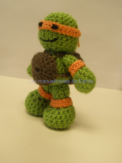 Tortuga Ninja hecha a crochet de lado