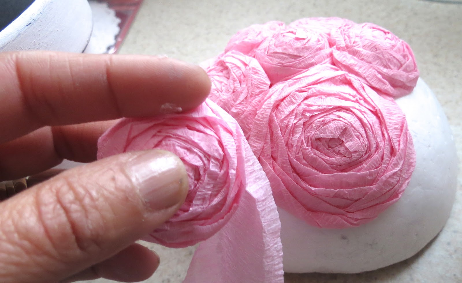 The Simple Craft Diaries: Pink Party Streamer Flower Vases