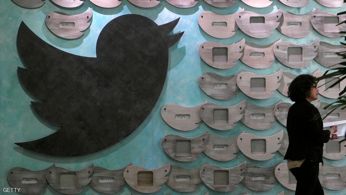 موقع إباحي يعرض انتشال تويتر من "محنته"