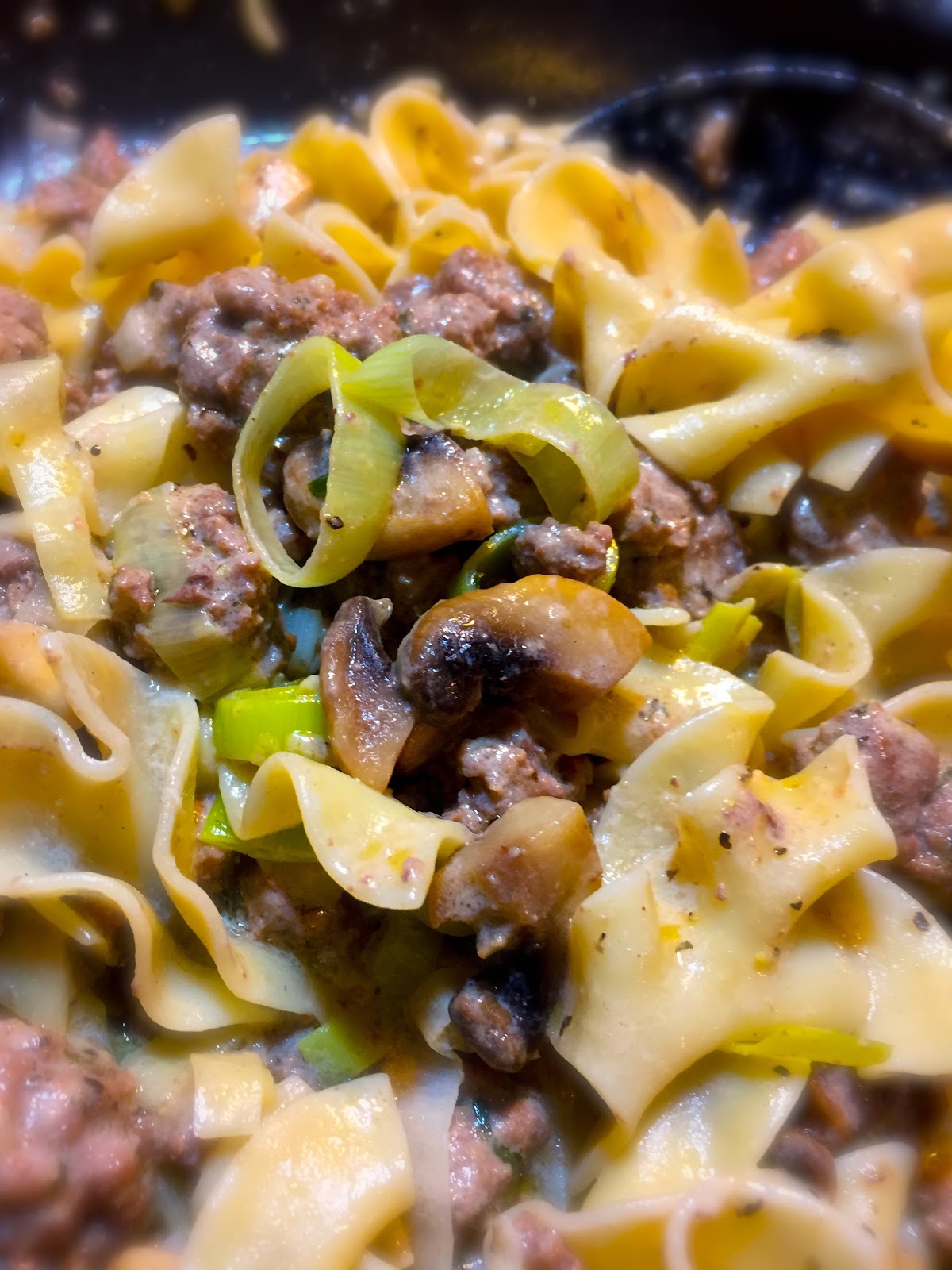 Ain't no cooking like Momma's: Beef Stroganoff in Sour Cream White Wine