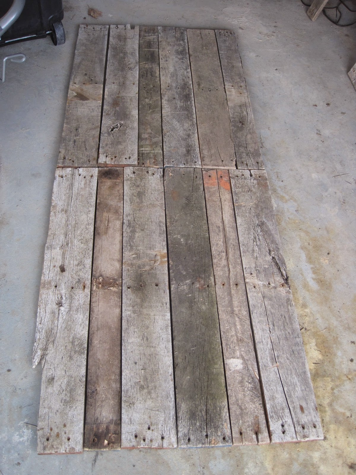 Stacked Design: Pallet Headboard
