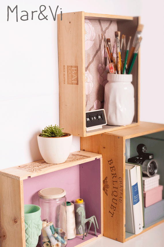 estantería hecha de cajas de vino paso a paso